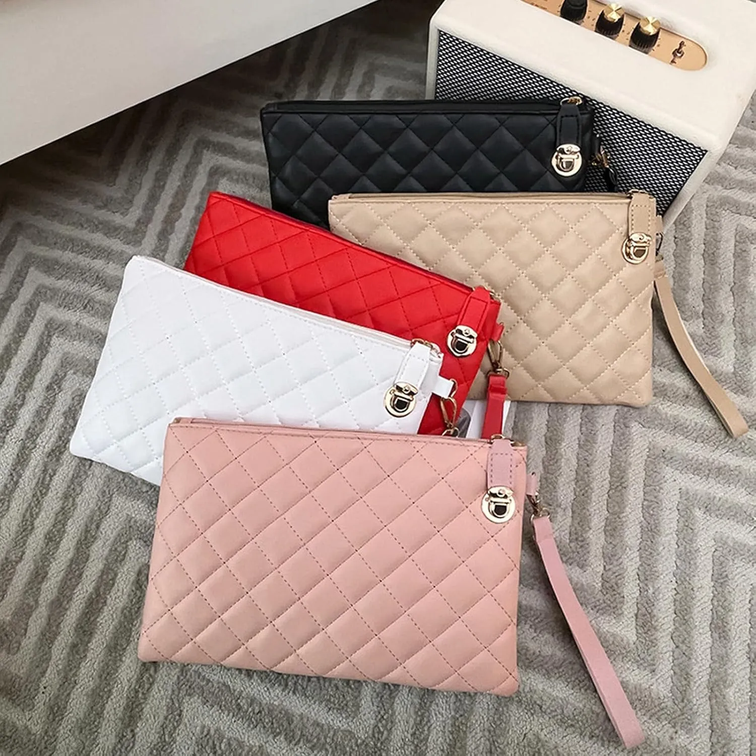 1pcs Quilted Wristlet Purse for Women Vegan Leather Wristlet Pouch Zip Clutch Bag Black Wristlet Evening Clutch Purse