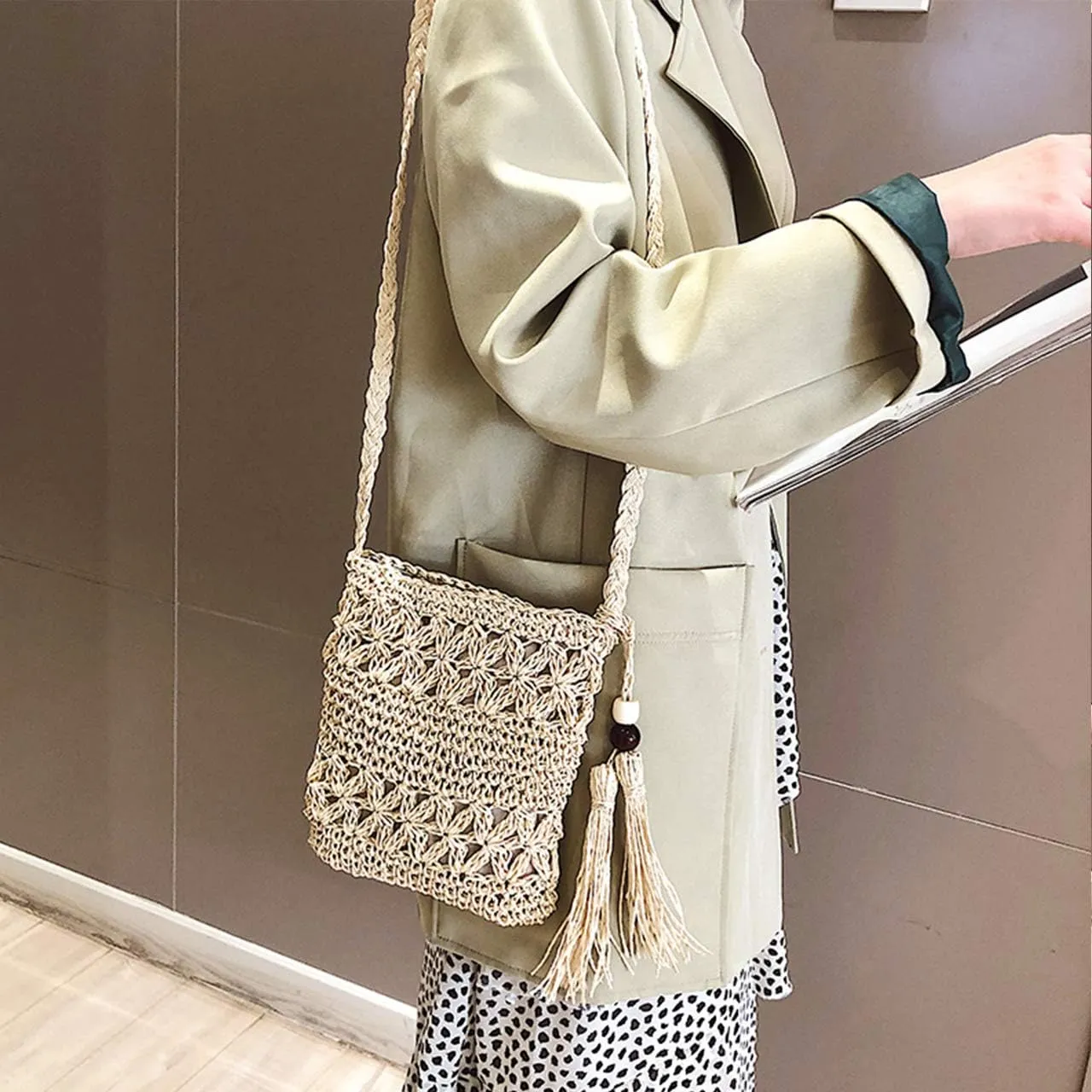 CHIC DIARY Small Straw Crossbody Bag Women Weave Rattan Shoulder Bag Beach Shoulder Purse with Tassel
