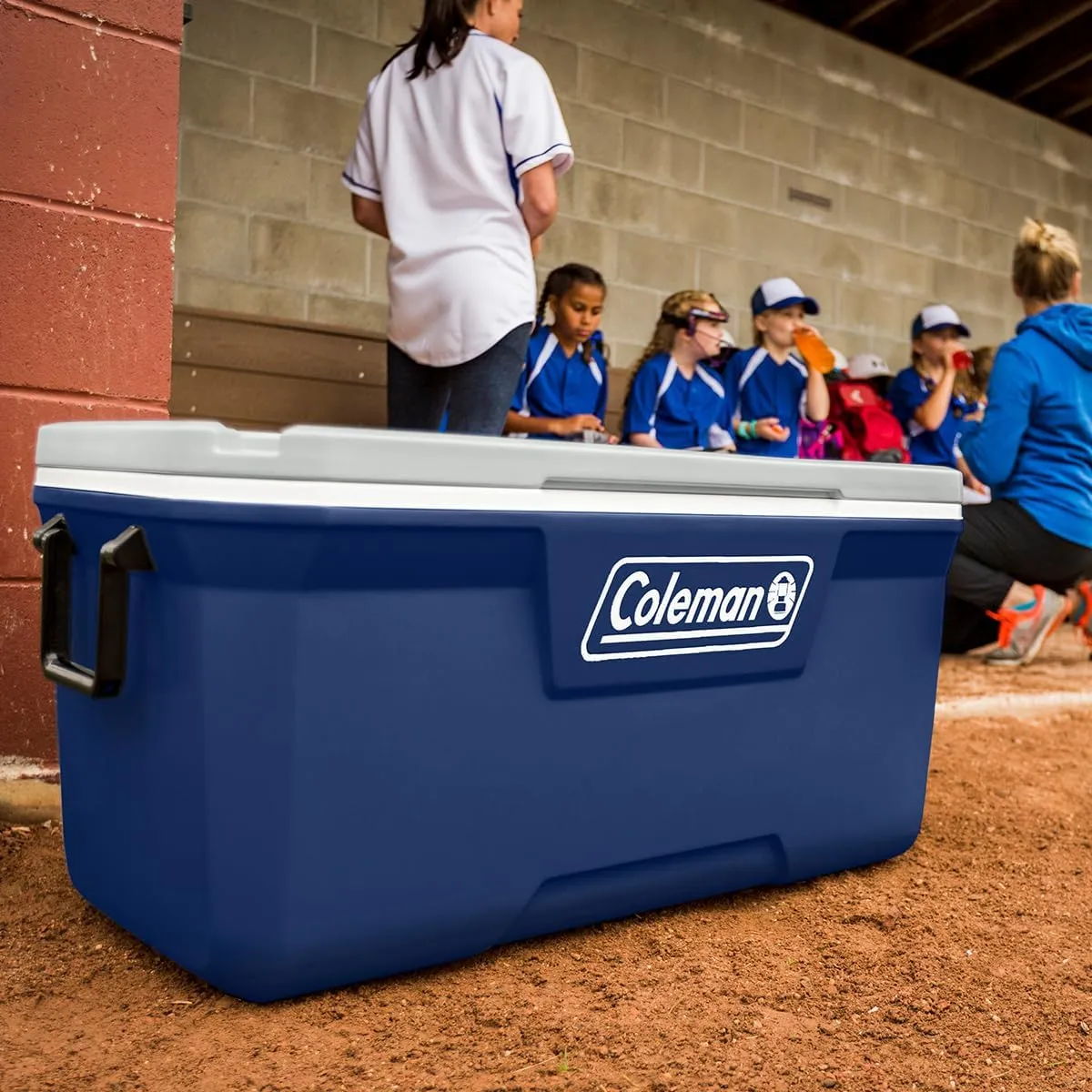 Coleman Classic Series Insulated Portable Cooler, Leak-Resistant Outdoor Hard Cooler Keeps Ice up to 5 Days, 52/70/120/150 Quart
