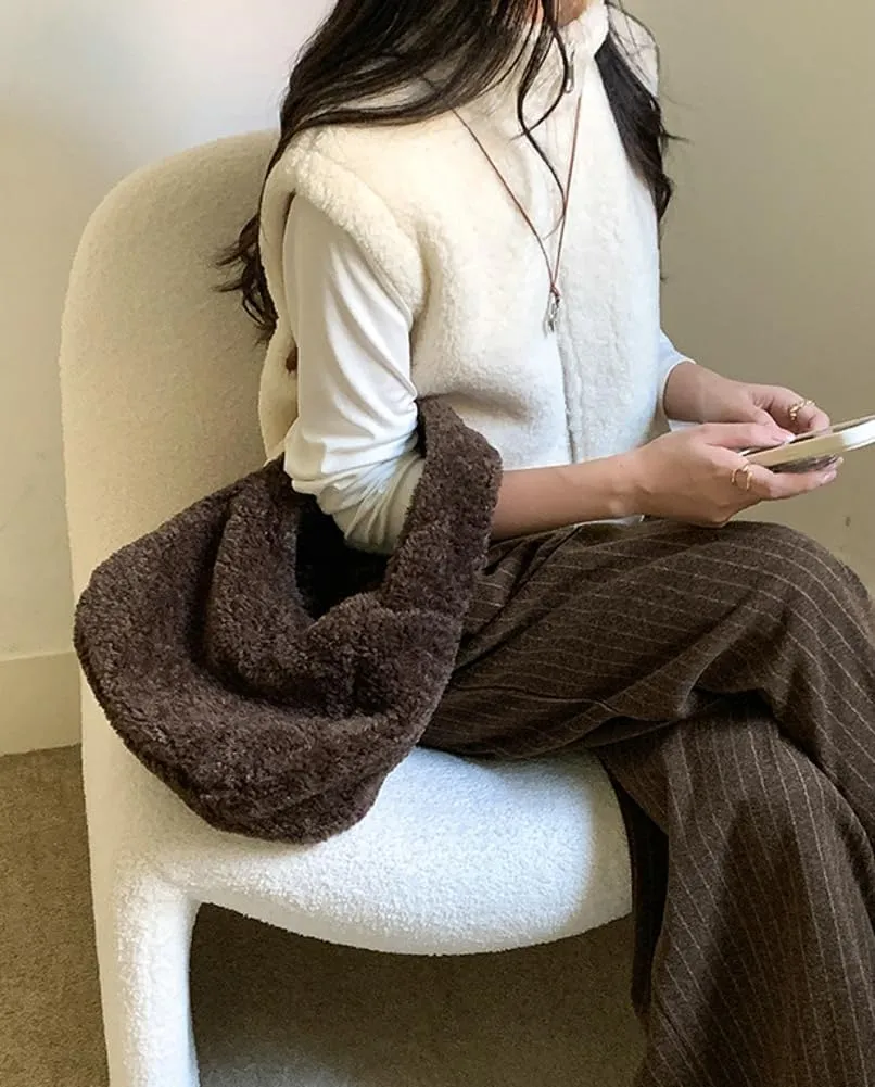 Cute Lambwool Bag for Women Soft Plush Shoulder Purses and Handbag Trendy Winter Faux Fur Clutch Purse Small Tote Bag