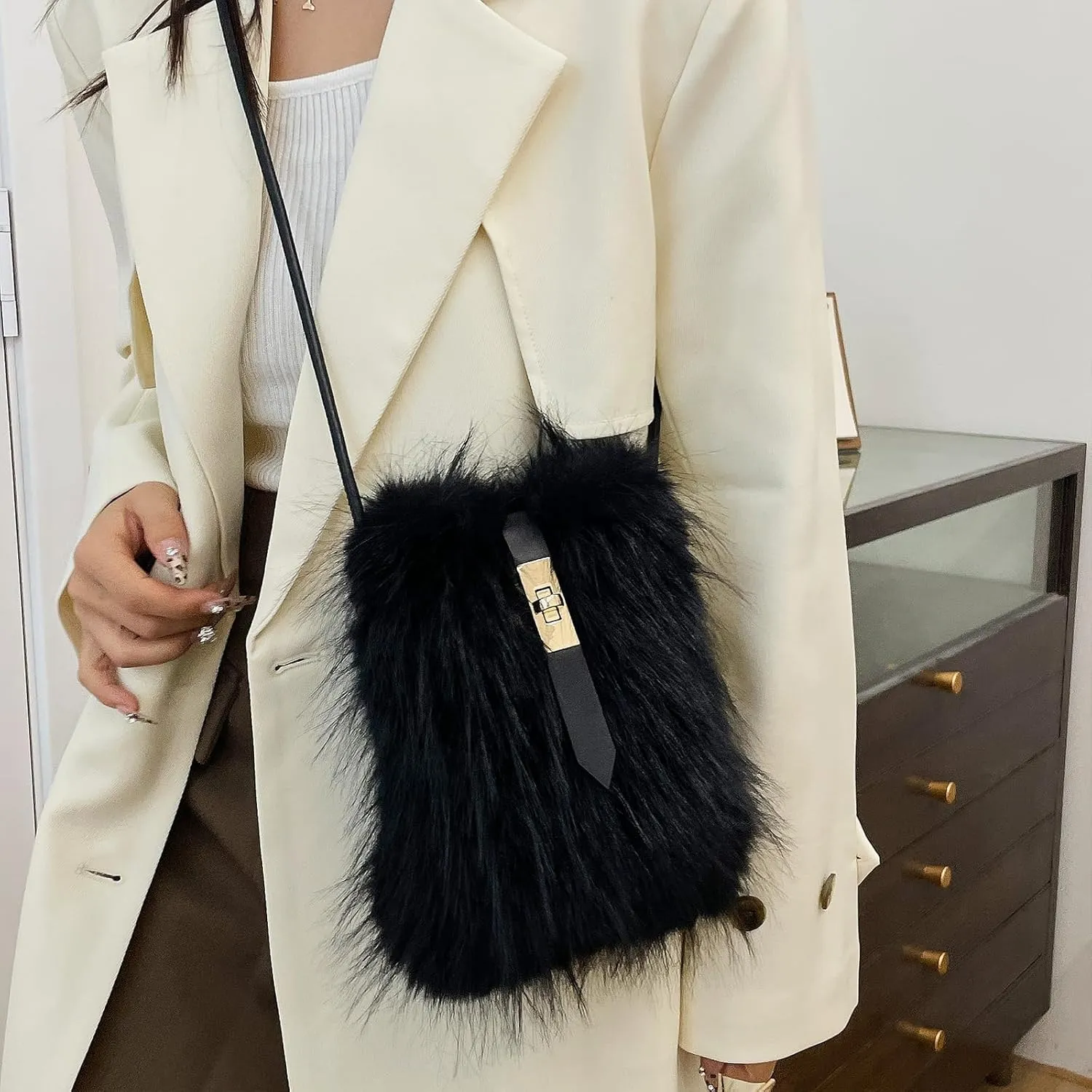 Furry Purse, Faux Fur Crossbody Bag Y2K Fluffy Bag Fuzzy Purses for Women
