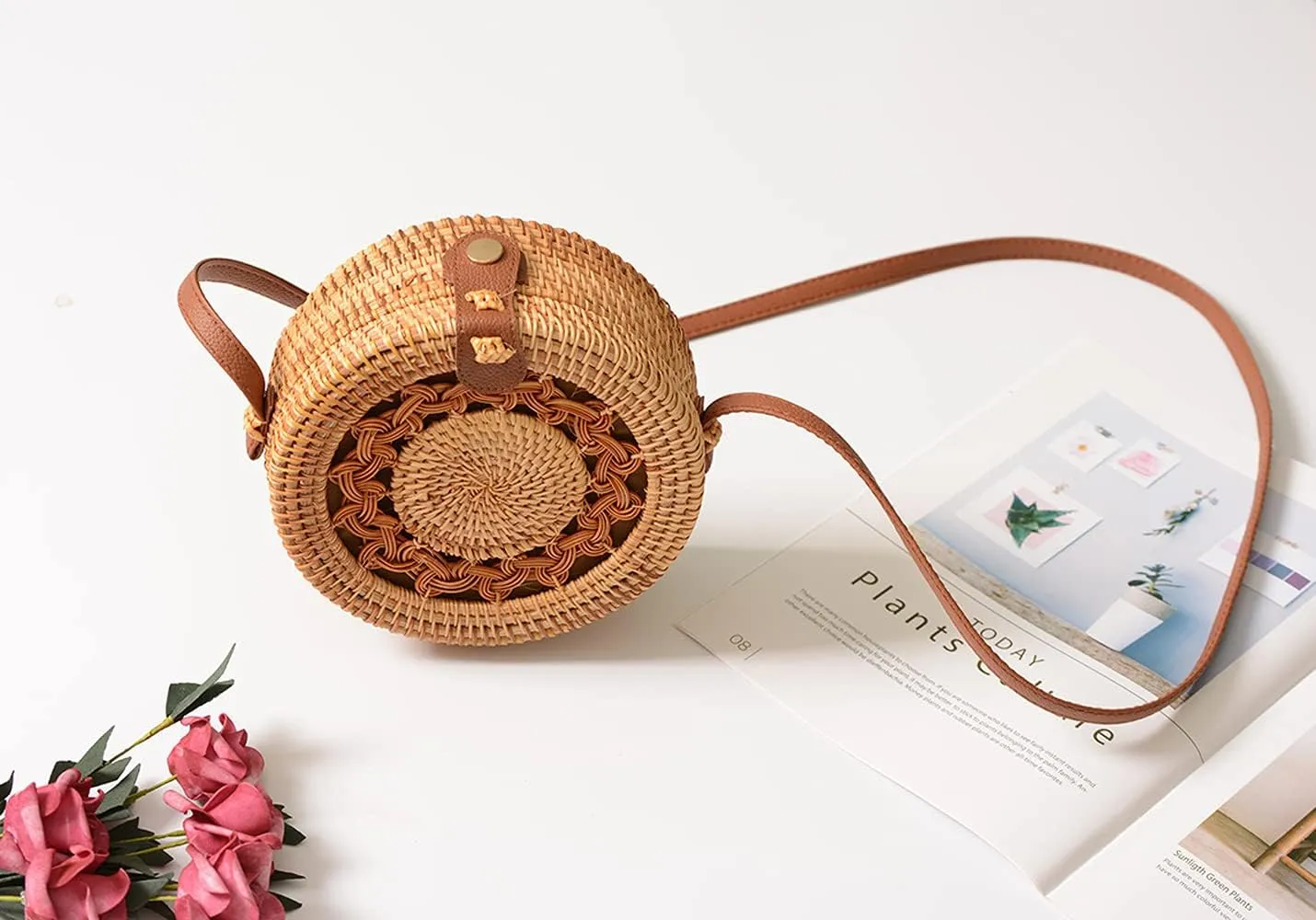 Handwoven Round Rattan Bag Shoulders Natural Chic Hand Tropical Beach Style Woven with Leather Strap