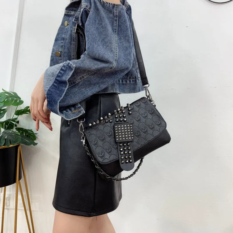 realaiot  Gothic Studded Decor Crossbody Bag, Skull Pattern Shoulder Bag, Women's Chain Underarm Purses