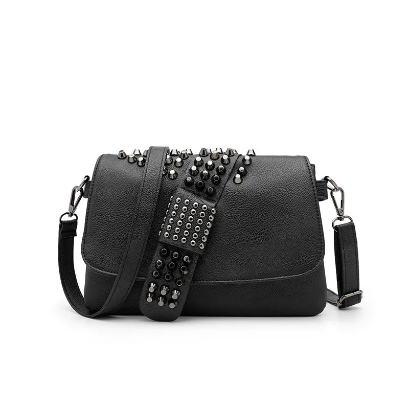 realaiot  Gothic Studded Decor Crossbody Bag, Skull Pattern Shoulder Bag, Women's Chain Underarm Purses