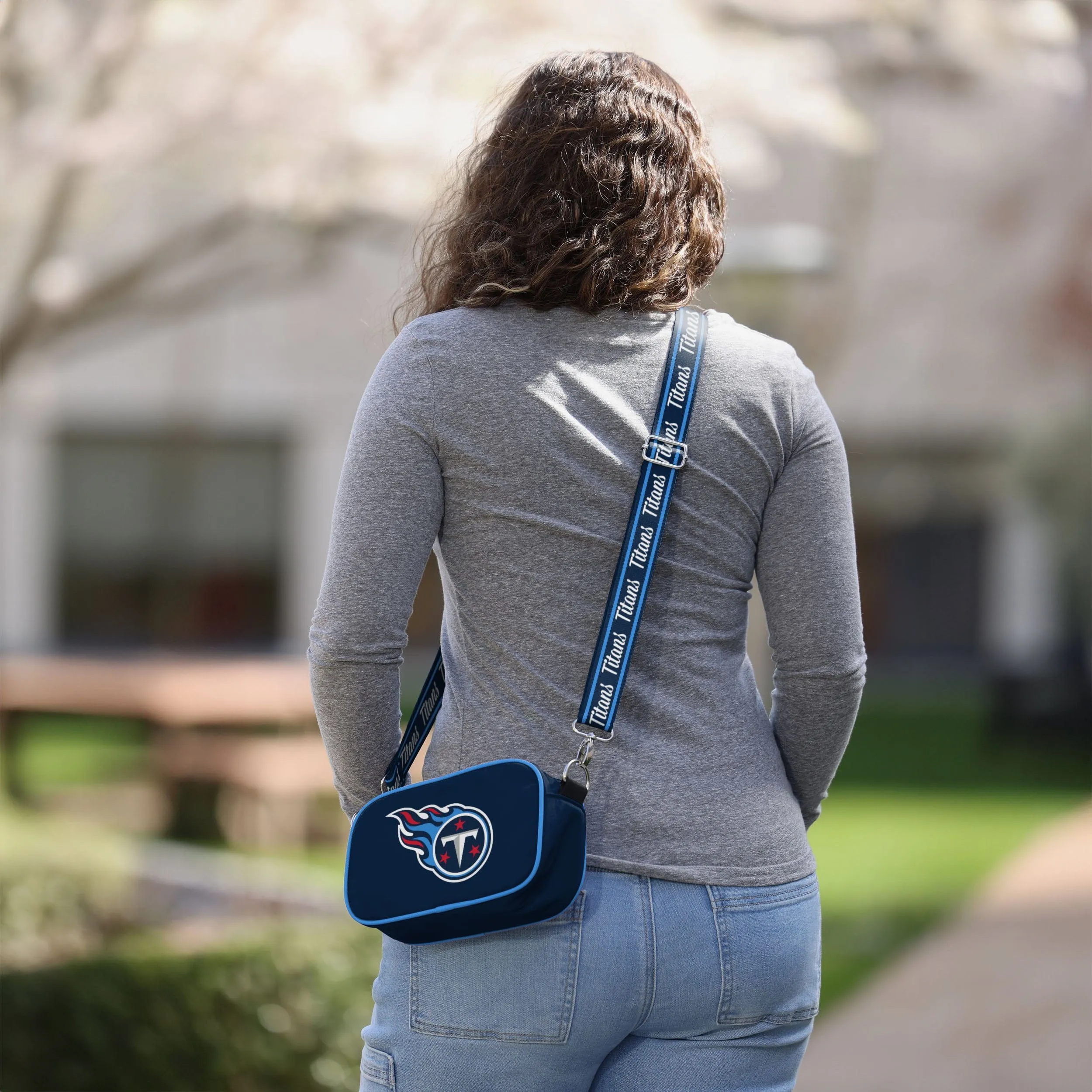 Tennessee Titans Team Logo Crossbody Bag