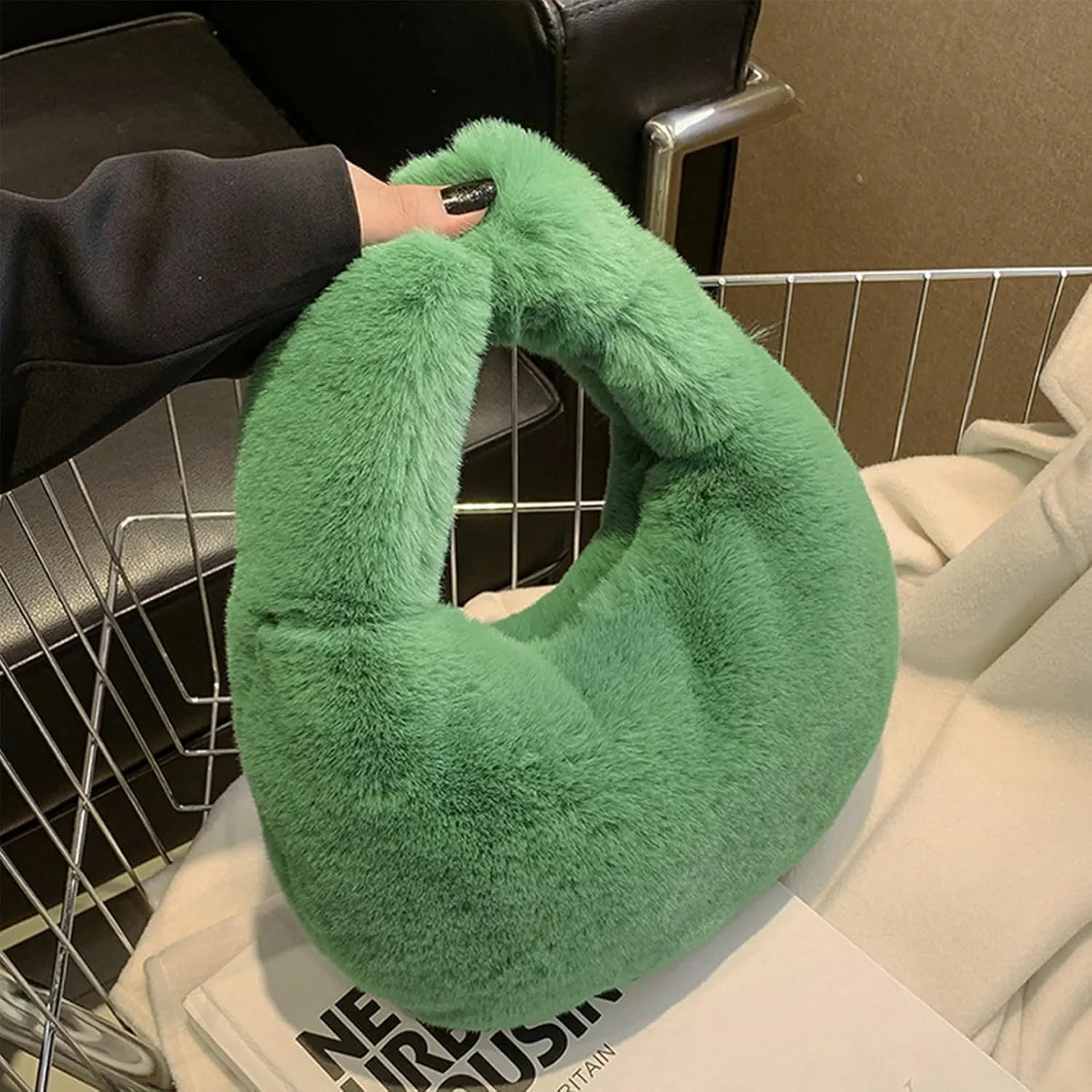 Tote Fluffy Bag Faux Fur Purses for Women Plush Handbag Cute Purse For Autumn And Winter