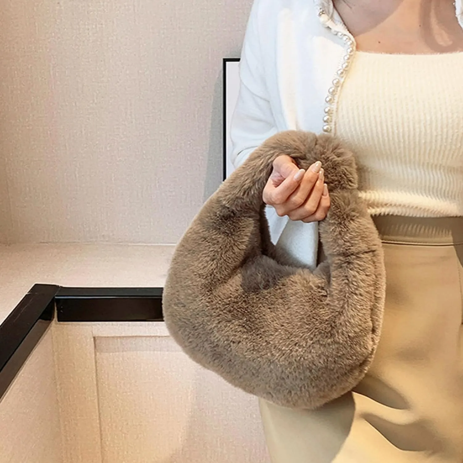 Tote Fluffy Bag Faux Fur Purses for Women Plush Handbag Cute Purse For Autumn And Winter