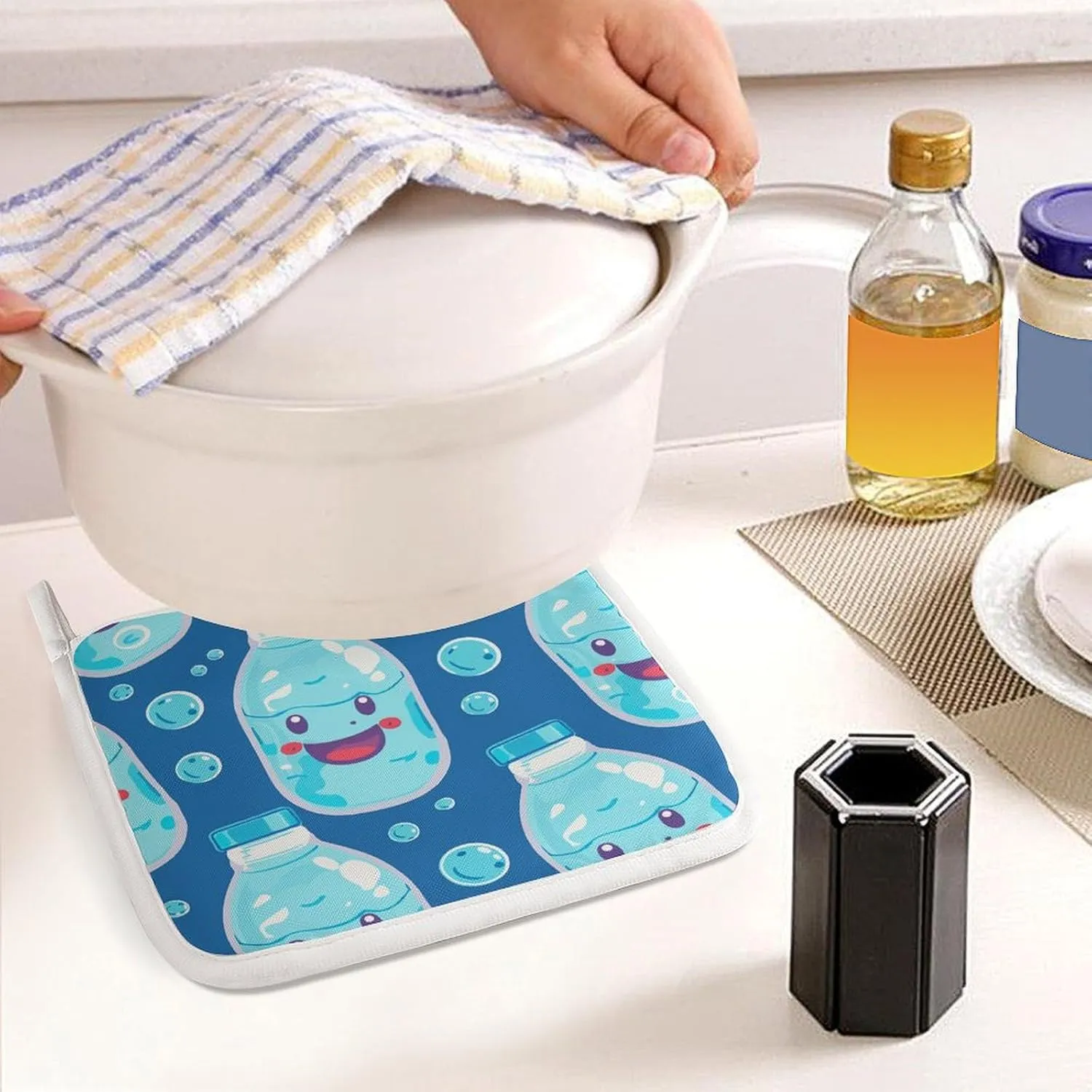 Water Bottle Pattern Oven Mitts and Pot Holders 2 Set, Heat Resistant Kitchen Glove with Quilted Liner, Non-Slip Oven Gloves for Baking Cooking